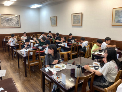 修学旅行　夕飯４